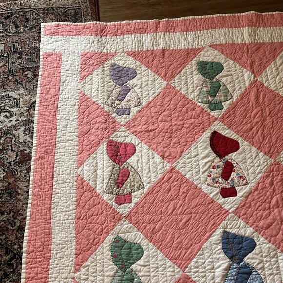 Vintage Sunbonnet Sue Quilt Pink & White Size 83 X 70 - Picture 5 of 10